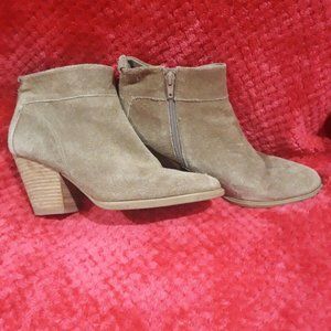Steve Madden Size 9.5 Faander Suede Booties